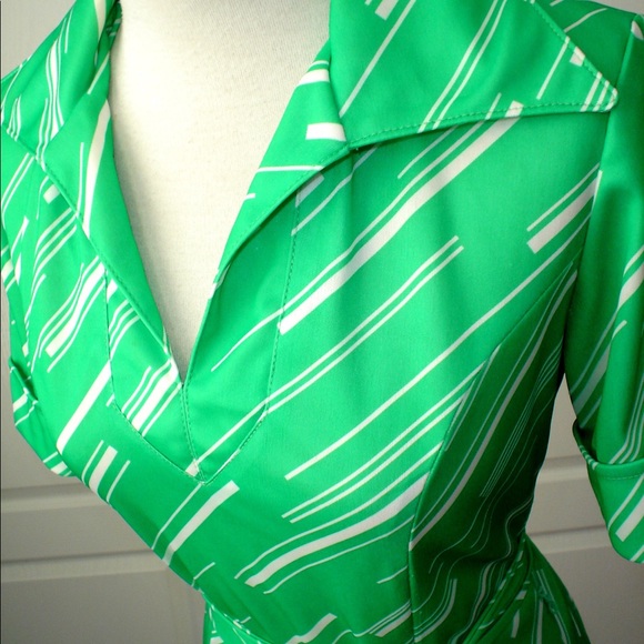 Vintage 1970s GREEN Graphic Print Jersey Dress - Picture 2 of 15
